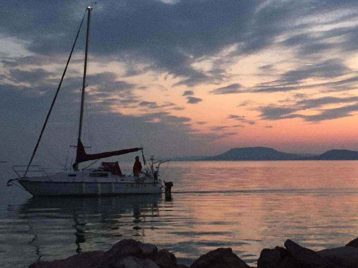 Lelle-Kert Apartman 02 Balatonlelle Luaran gambar