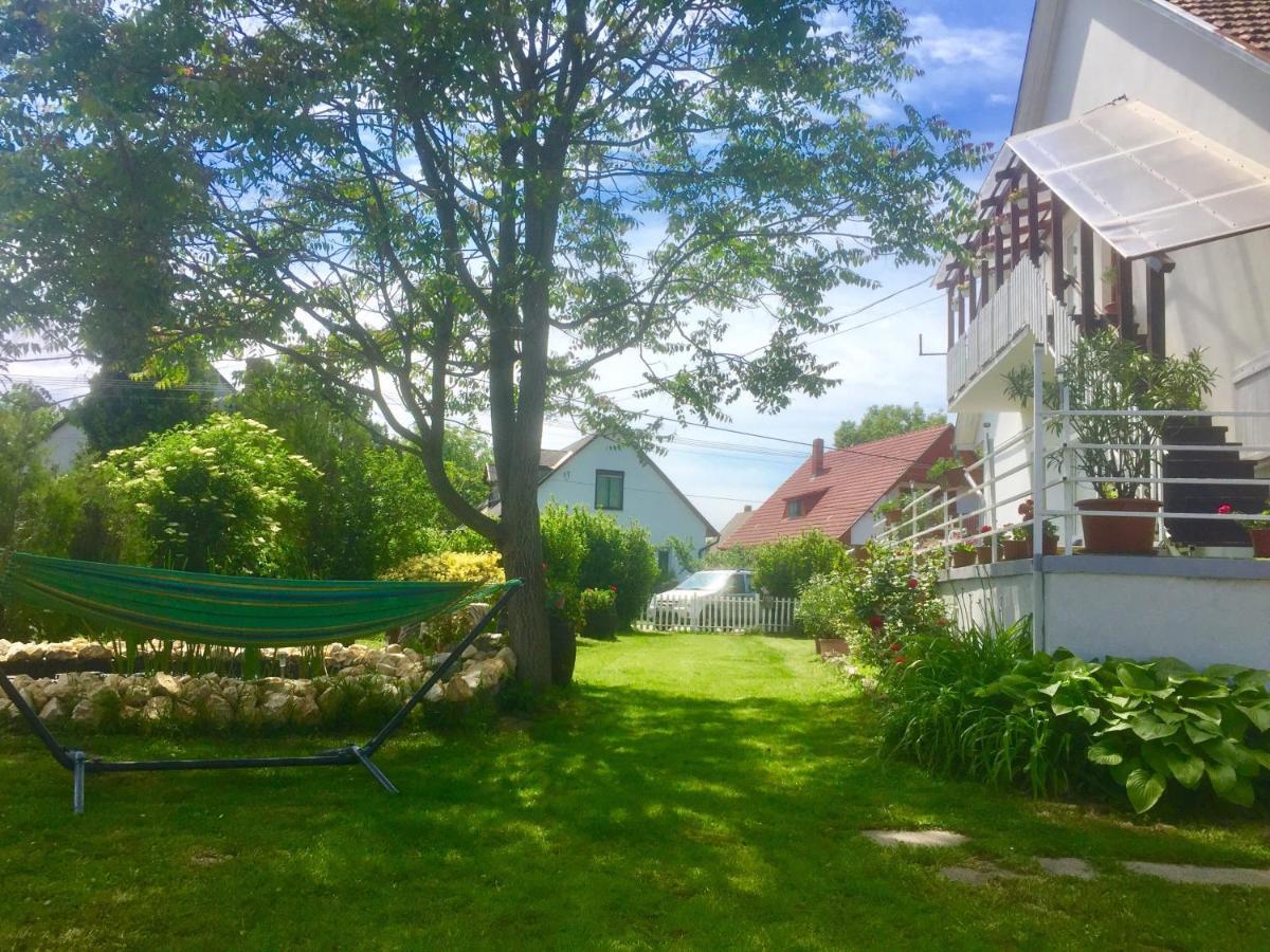 Lelle-Kert Apartman 02 Balatonlelle Luaran gambar