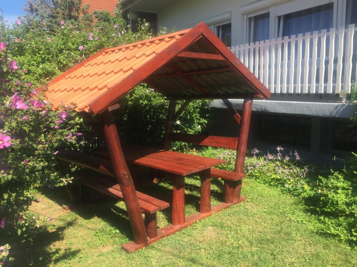 Lelle-Kert Apartman 02 Balatonlelle Luaran gambar